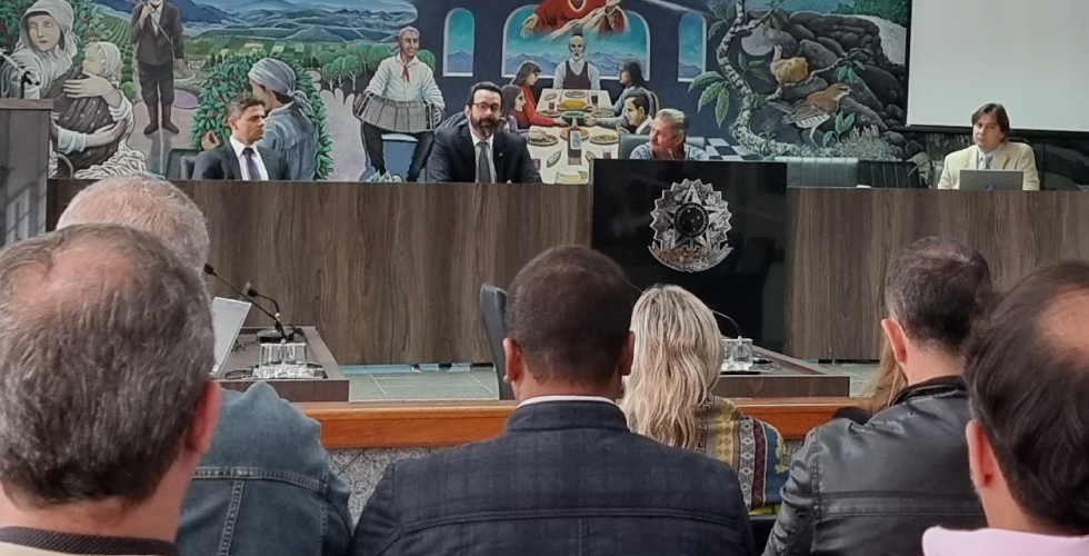 o Tribunal de Contas do Estado do Espírito Santo (TCE-ES) realizou uma reunião na Câmara Municipal de Santa Teresa, nesta quarta-feira (31), com parlamentares de dez municípios.